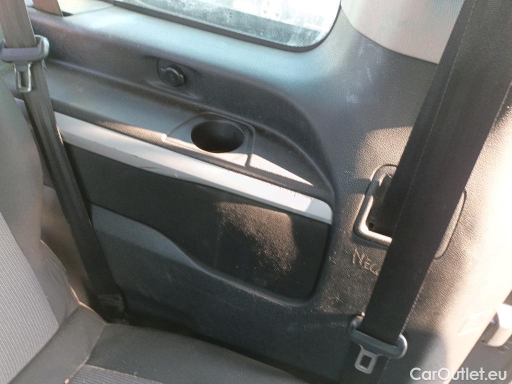  Opel  Vivaro OPEL  / 2019 / 4P / combi 1.5 Diésel 88kW (120CV) M Std Express #42