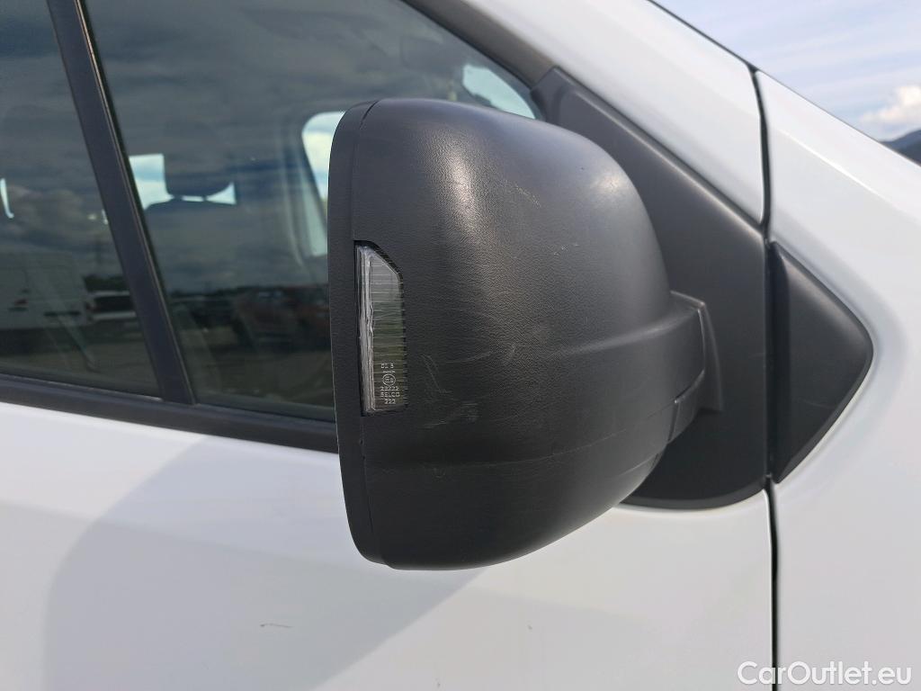  Nissan  NV300 NISSAN  / 2021 / 4P / monovolumen Combi 9 2.0dCi 81kW L1H1 1T Comfort #49