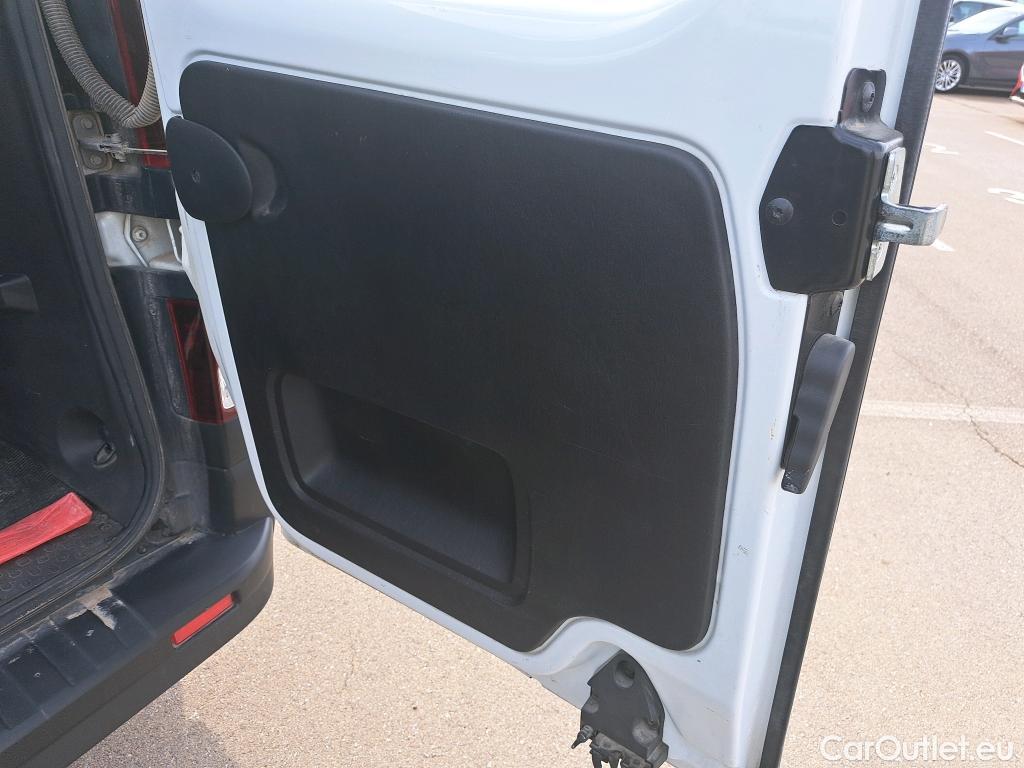  Nissan  NV300 NISSAN  / 2021 / 4P / monovolumen Combi 9 2.0dCi 81kW L1H1 1T Comfort #54
