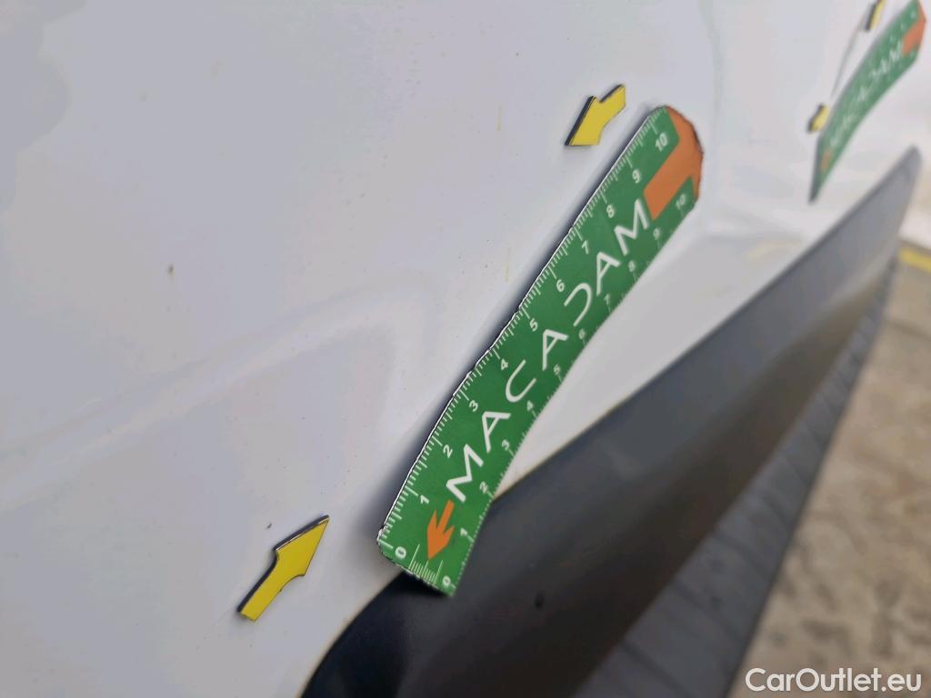  Renault  Trafic RENAULT  / 2014 / 4P / Fourgon tôlé FG GCF L2H1 1200 dCi 95 E6 #17