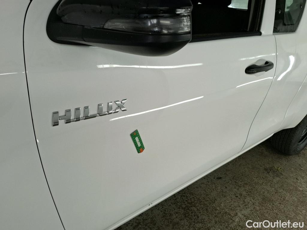  Toyota  Hilux  XC VU 4p Pick-up 4WD 2.4 D-4D X-tra Cabine LeCap #10