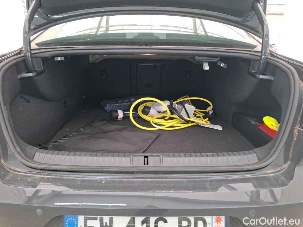 Volkswagen  Passat VOLKSWAGEN  / 2019 / 4P / Berline 1.4 TSI DSG HYBRIDE RECHAR GTE BUSINESS(SL) #10