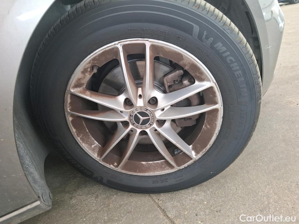  Mercedes  A-Klasse MERCEDES-BENZ Classe A / 2018 / 5P / Berline A 180 d Business Line 7G-DCT #13