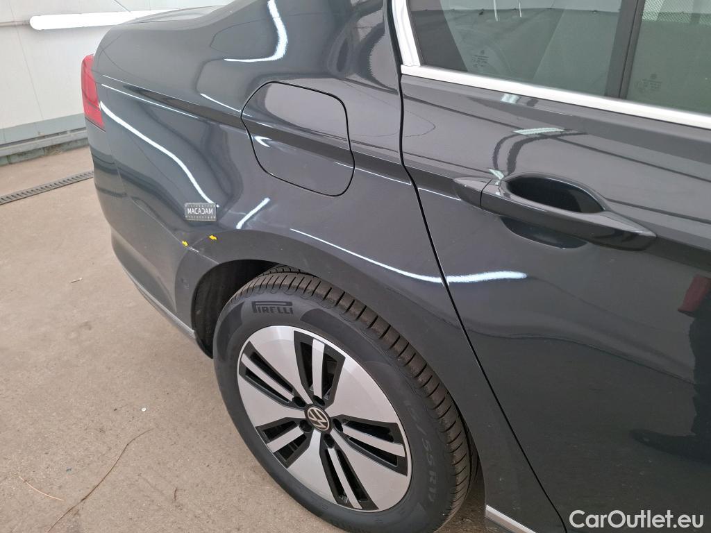 Volkswagen  Passat VOLKSWAGEN  / 2019 / 4P / Berline 1.4 TSI DSG HYBRIDE RECHAR GTE BUSINESS(SL) #1