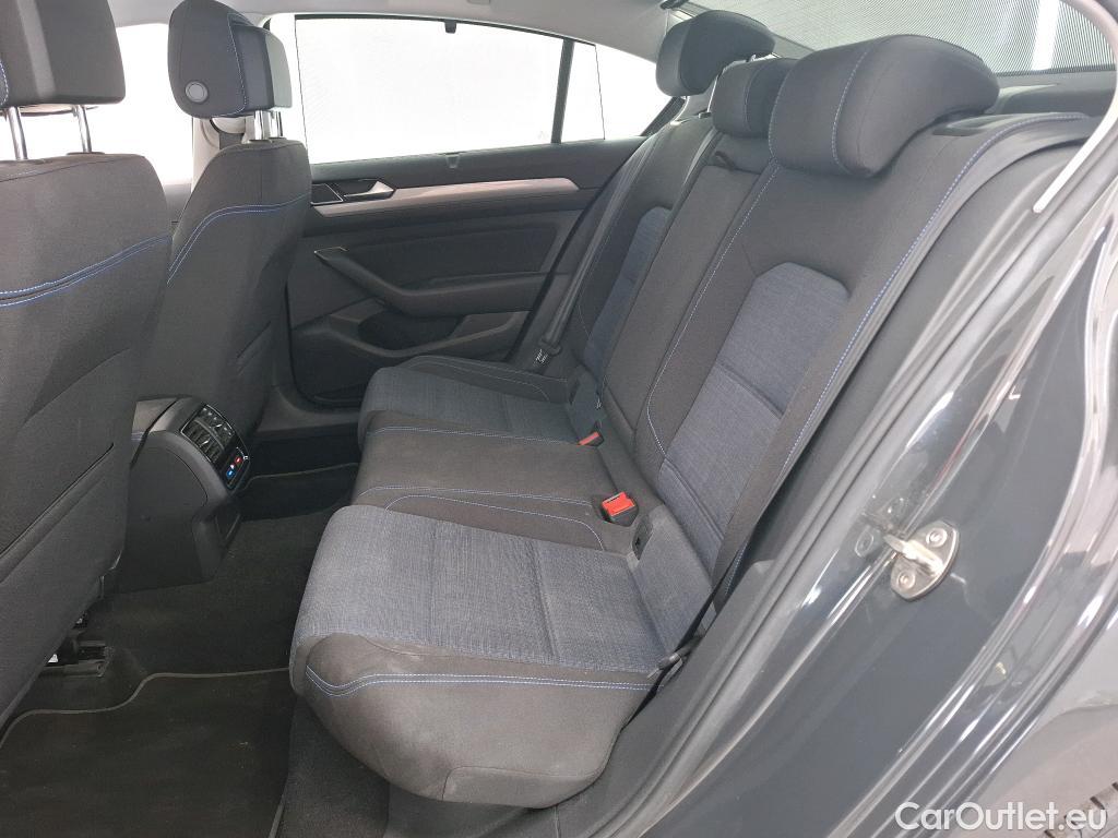 Volkswagen  Passat VOLKSWAGEN  / 2019 / 4P / Berline 1.4 TSI DSG HYBRIDE RECHAR GTE BUSINESS(SL) #9
