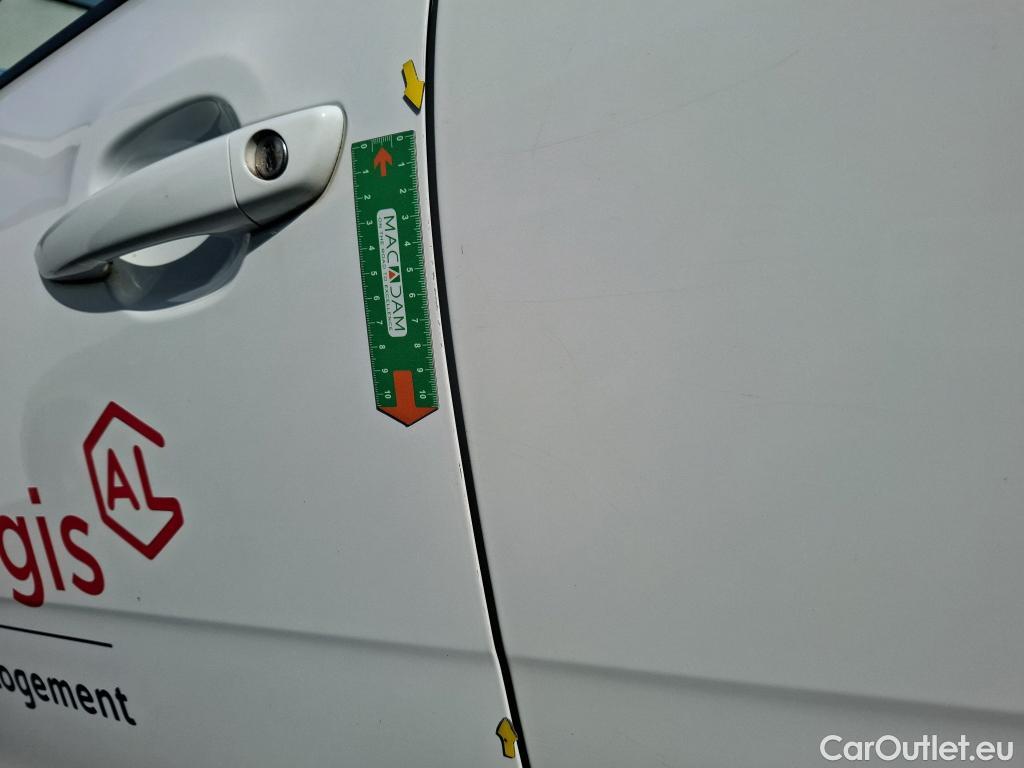  Citroen  C3  Société Feel Nav 1.2 PureTech 80CV BVM5 E6d #2