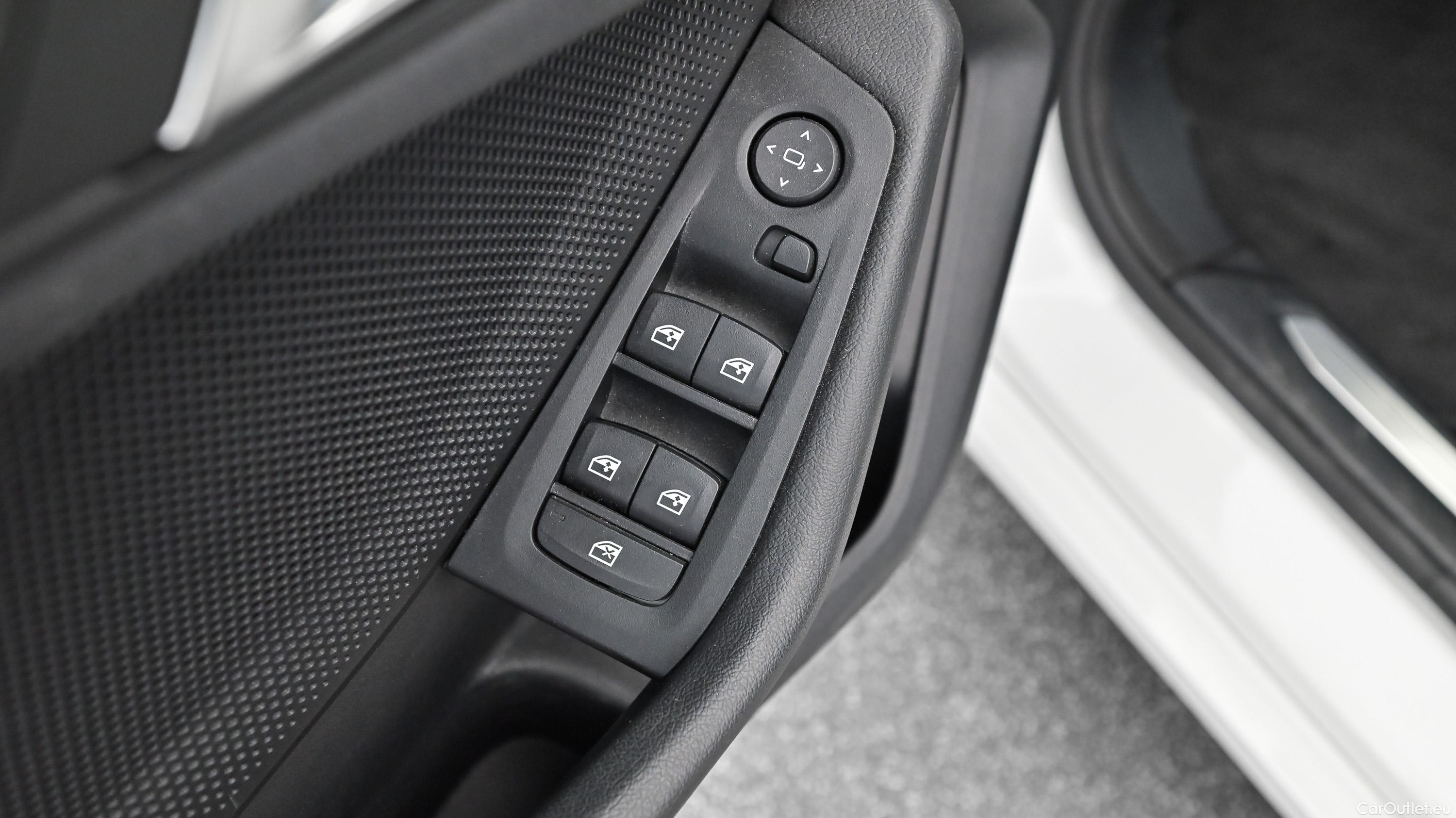 Bmw  Serie 1 (F40) - Manual Diesel  23 #25
