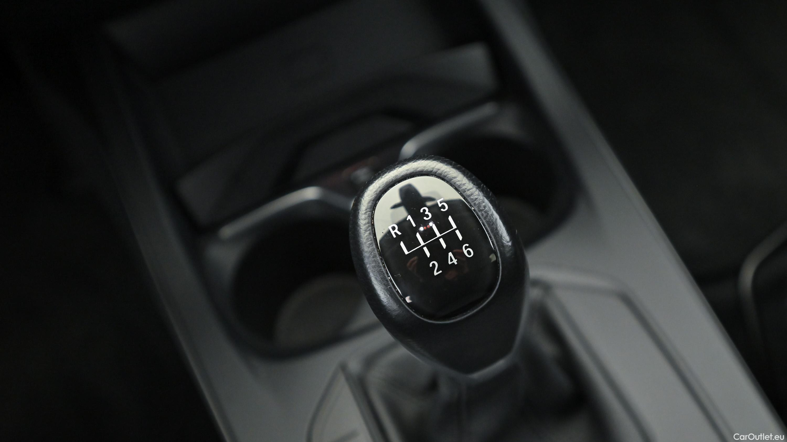 Bmw  Serie 1 (F40) - Manual Diesel  23 #24