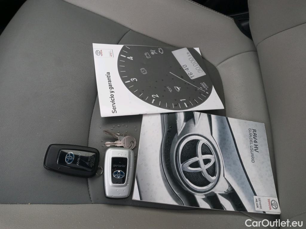  Toyota  RAV4 TOYOTA  / 2018 / 5P / todoterreno 2.5l 220H Luxury #12