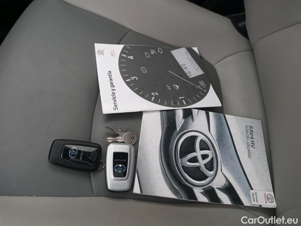  Toyota  RAV4 TOYOTA  / 2018 / 5P / todoterreno 2.5l 220H Luxury #11