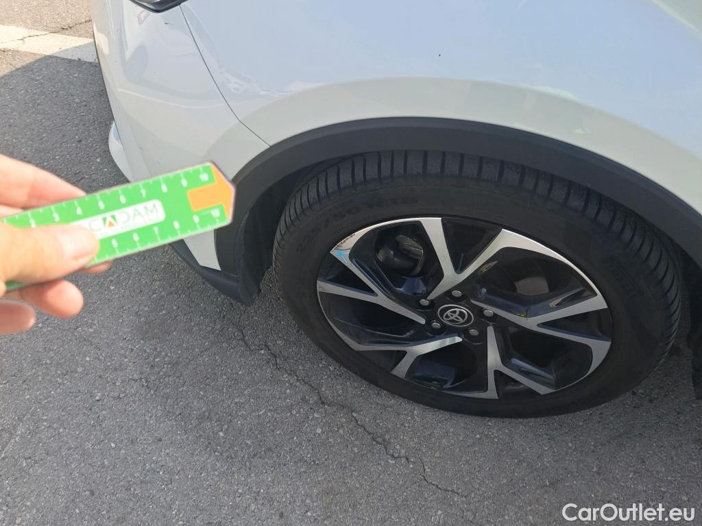  Toyota  C-HR TOYOTA  / 2019 / 5P / todoterreno 1.8 125H Advance #1