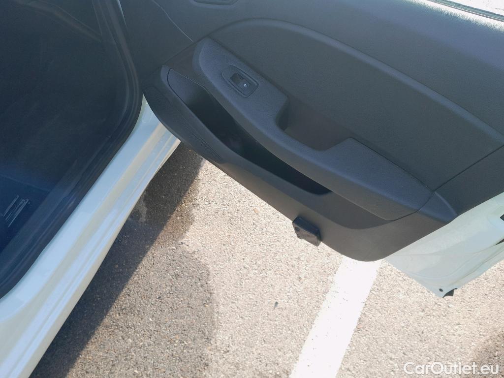  Renault  Clio RENAULT  / 2019 / 5P / berlina con portón Intens TCe 67 kW (91CV) #23