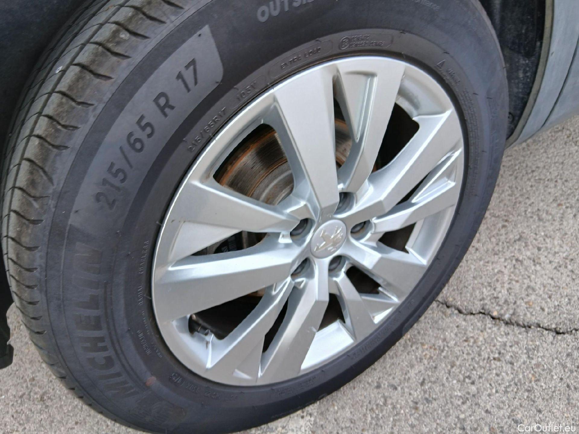  Peugeot  3008 PEUGEOT  / 2020 / 5P / todoterreno 1.5 BlueHDi 96kW (130CV) S&S Active Pack (CM) #38