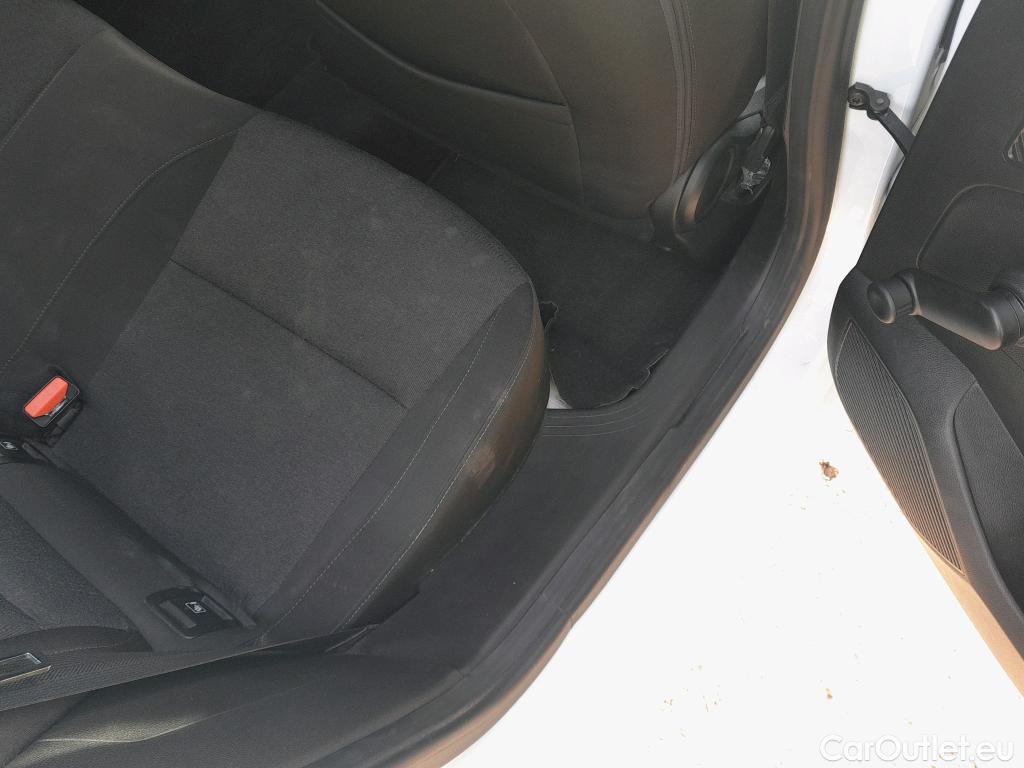  Renault  Clio RENAULT  / 2019 / 5P / berlina con portón Intens TCe 67 kW (91CV) #21