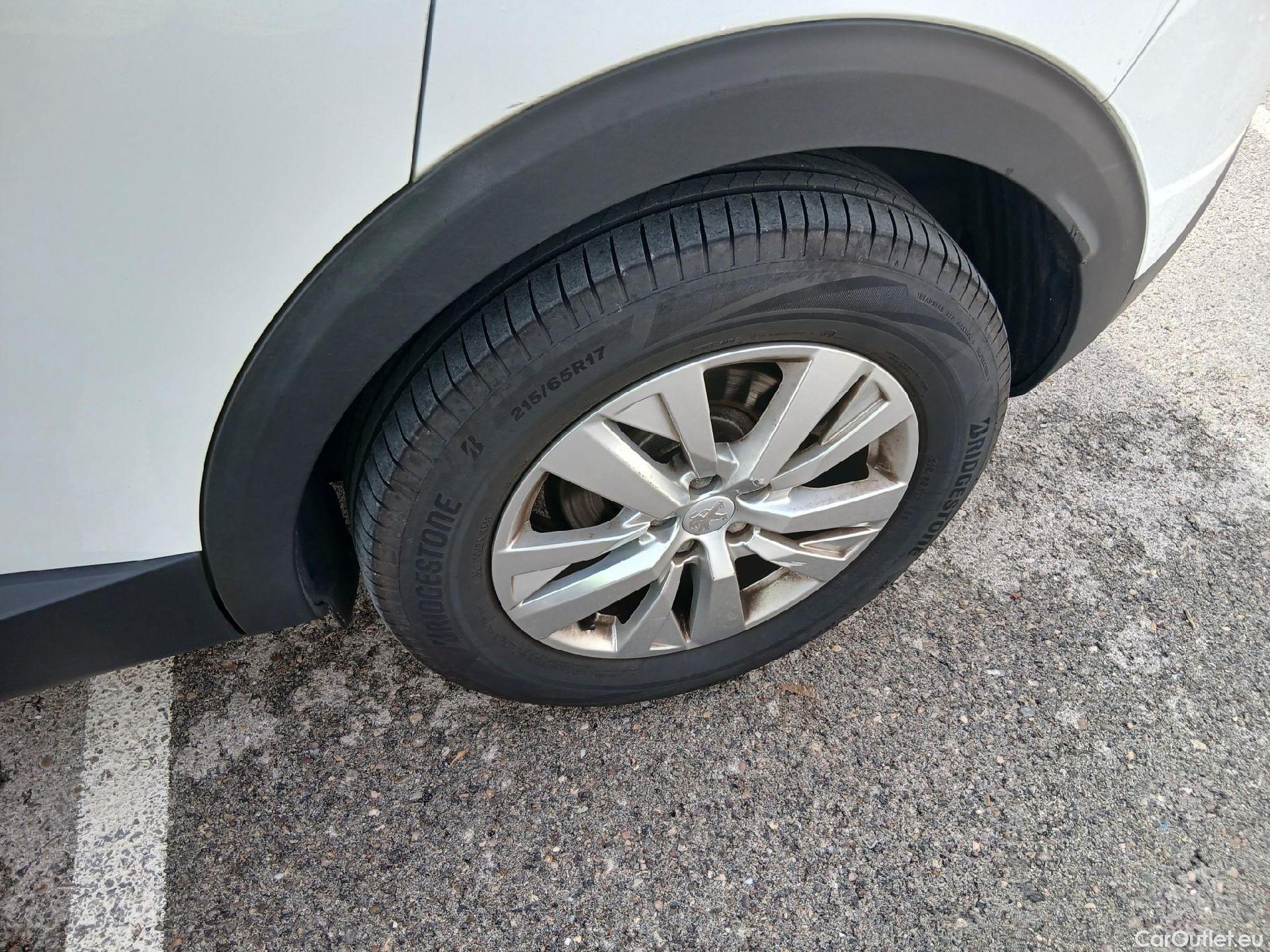  Peugeot  3008 PEUGEOT  / 2016 / 5P / todoterreno 1.5L BlueHDi 96kW (130CV) S&S Active (AC2) #3
