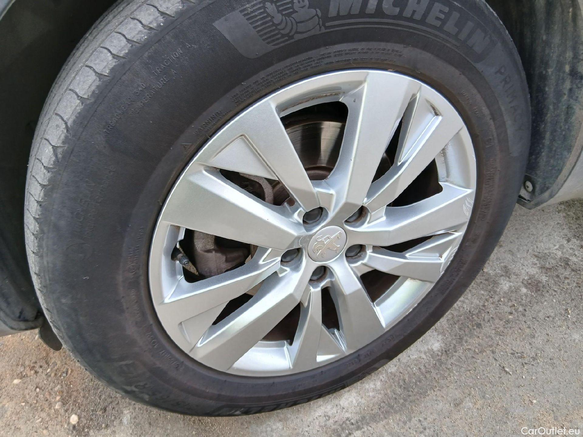  Peugeot  3008 PEUGEOT  / 2020 / 5P / todoterreno 1.5 BlueHDi 96kW (130CV) S&S Active Pack (CM) #9