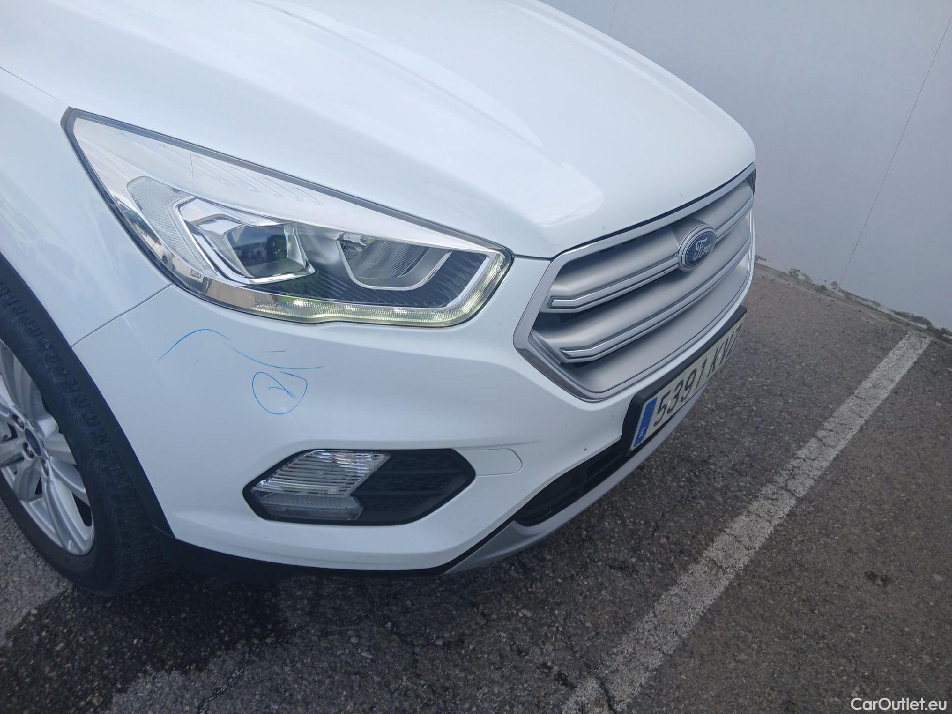  Ford  Kuga FORD  / 2016 / 5P / todoterreno 1.5 EcoBoost 88kW 4x2 Trend+ (CX) #3