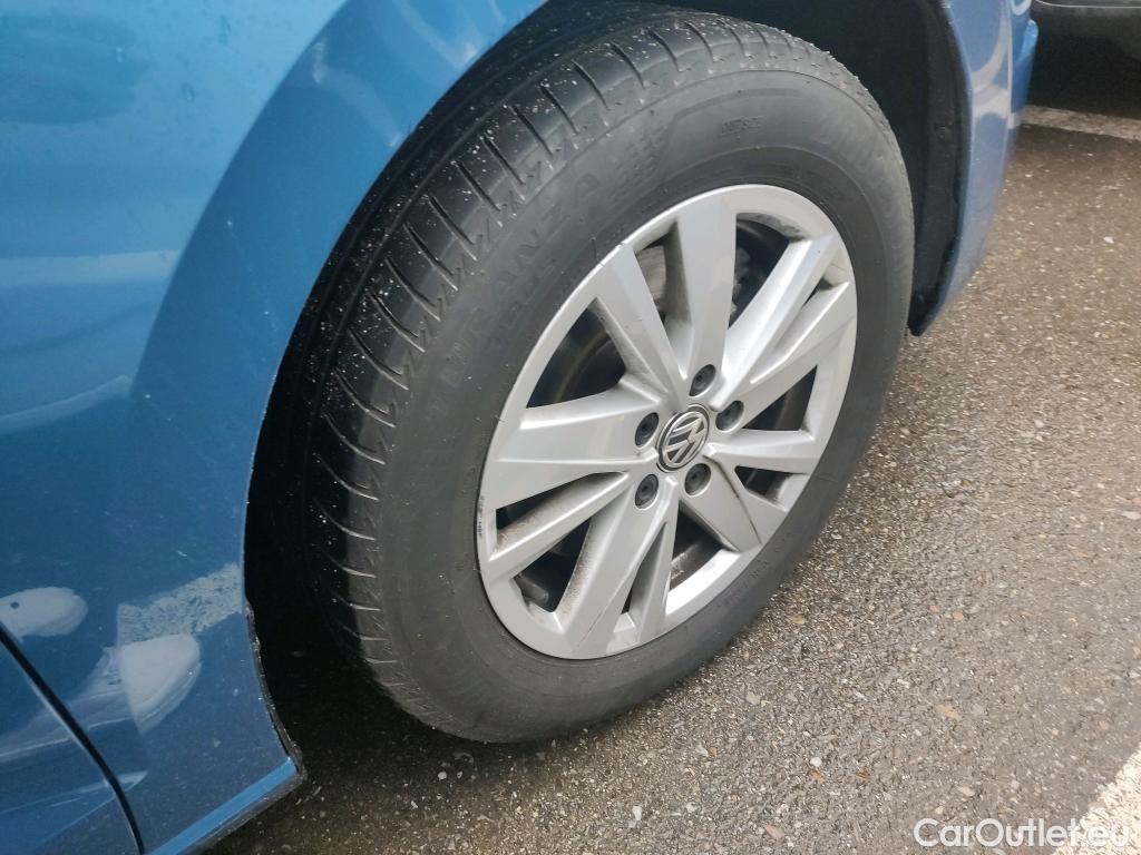  Volkswagen  Touran VOLKSWAGEN  / 2015 / 5P / monovolumen compacto Advance 2.0 TDI 110kW (150CV) #9