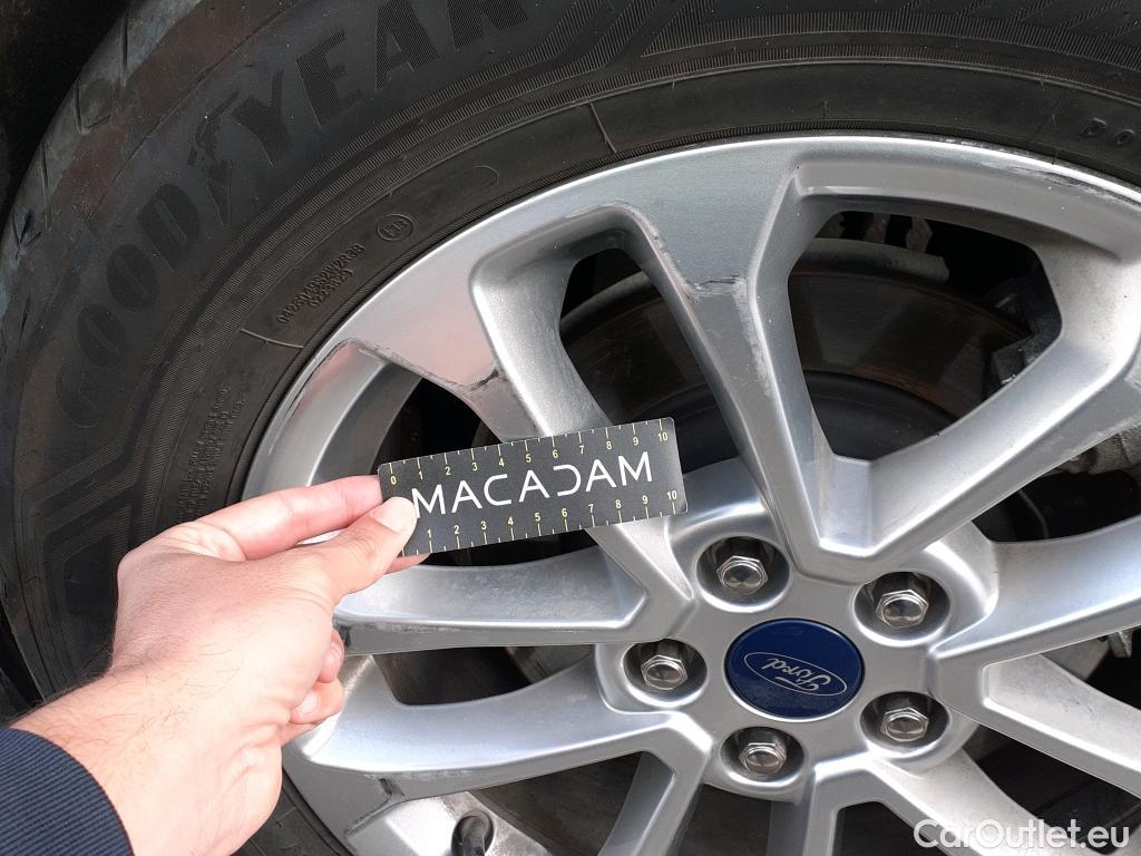  Ford  Kuga FORD  / 2019 / 5P / todoterreno Titanium 2.5 Duratec FHEV 140kW Auto #23