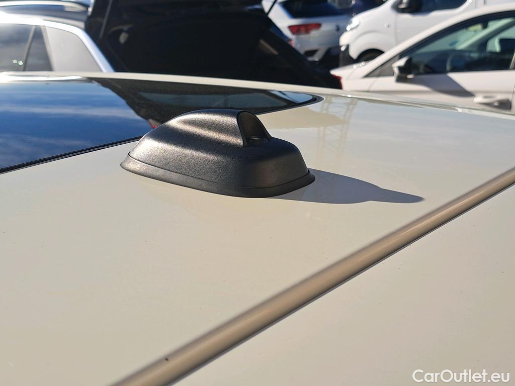  Mini  Cooper MINI MINI / 2014 / 5P / berlina con portón ONE 5 PUERTAS (CX) #29