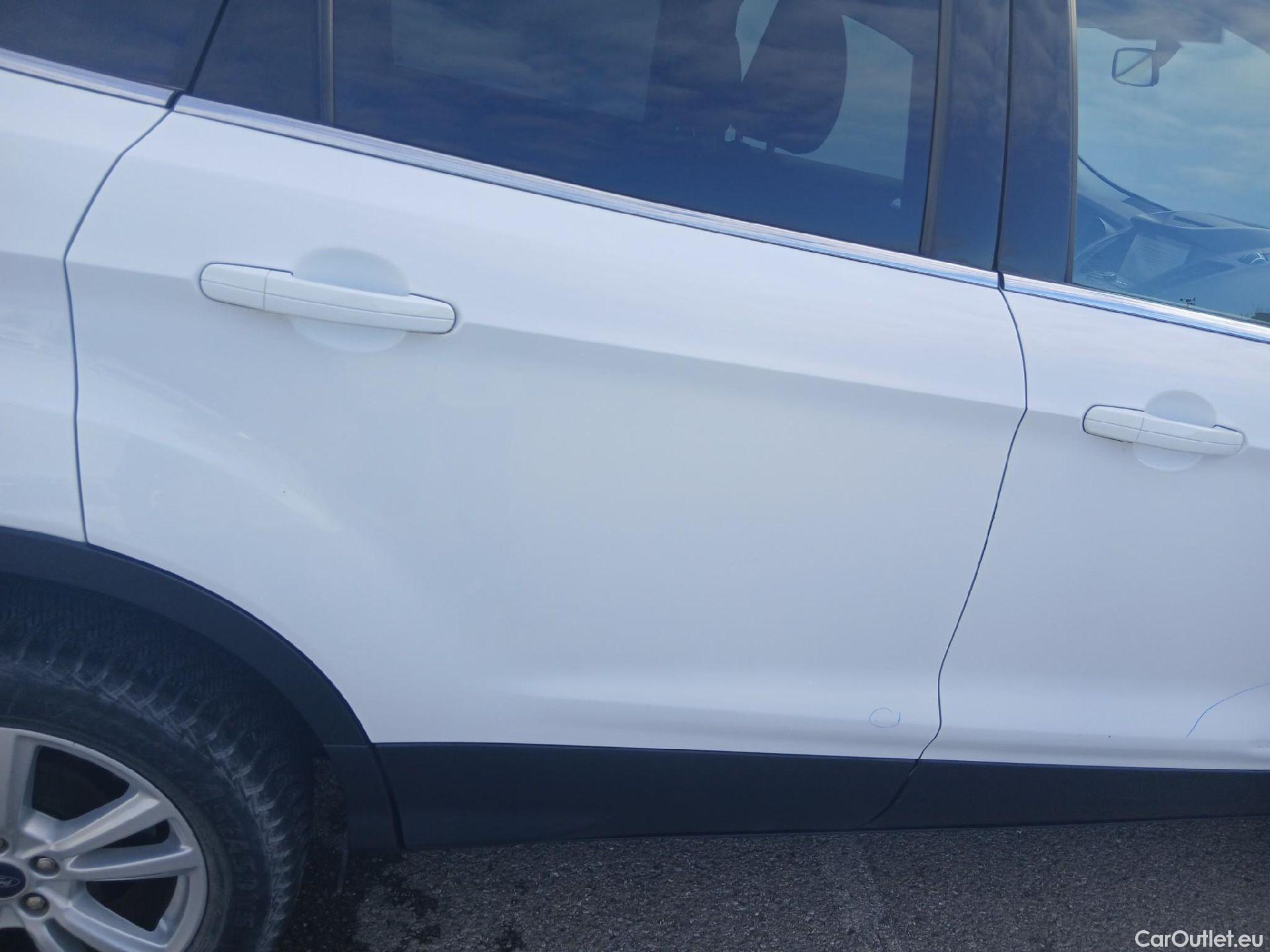  Ford  Kuga FORD  / 2016 / 5P / todoterreno 1.5 EcoBoost 88kW 4x2 Trend+ (CX) #28