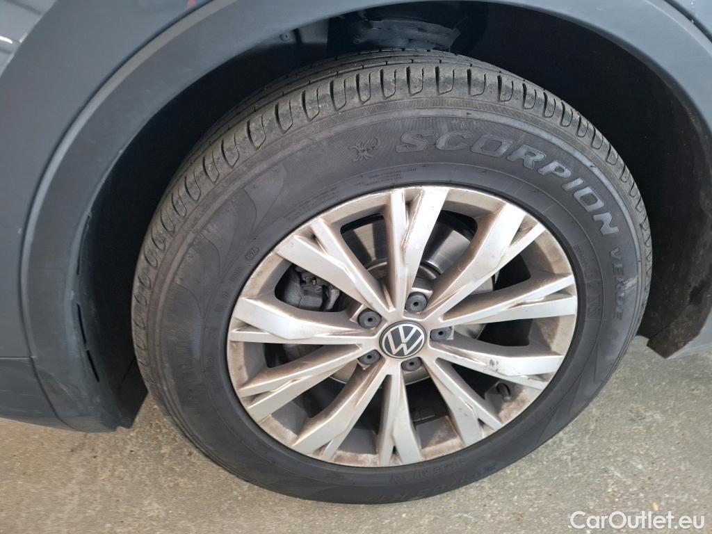  Volkswagen  Tiguan VOLKSWAGEN  / 2020 / 5P / SUV 1.5 TSI 150 DSG7 Life Busines #8
