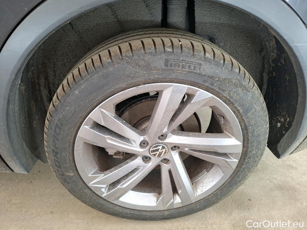  Volkswagen  Tiguan VOLKSWAGEN   2020 5P SUV 1 4 eHybrid 245 DSG6 R Line Exclusive #2