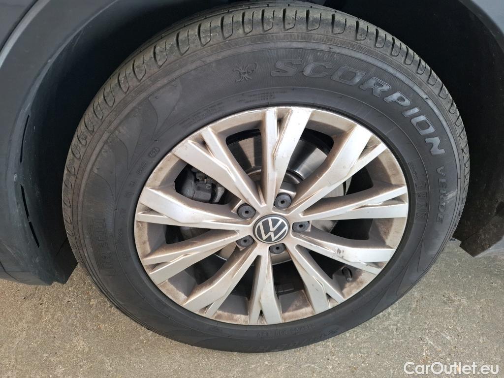  Volkswagen  Tiguan VOLKSWAGEN  / 2020 / 5P / SUV 1.5 TSI 150 DSG7 Life Busines #9