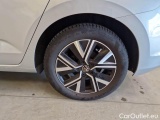  Volkswagen  Touran VOLKSWAGEN  / 2015 / 5P / MONOVOLUME 2.0 TDI SCR EXECUTIVE DSG #32