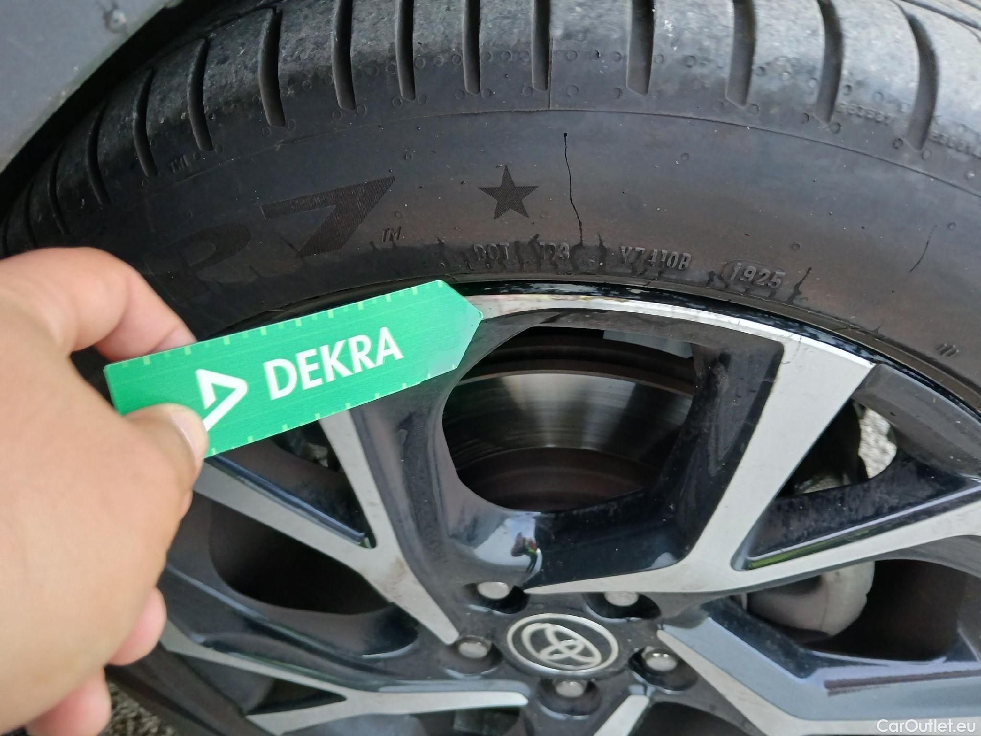 Land Rover  Discovery TOYOTA C-HR / 2019 / 5P / todoterreno 1.8 125H Advance #39
