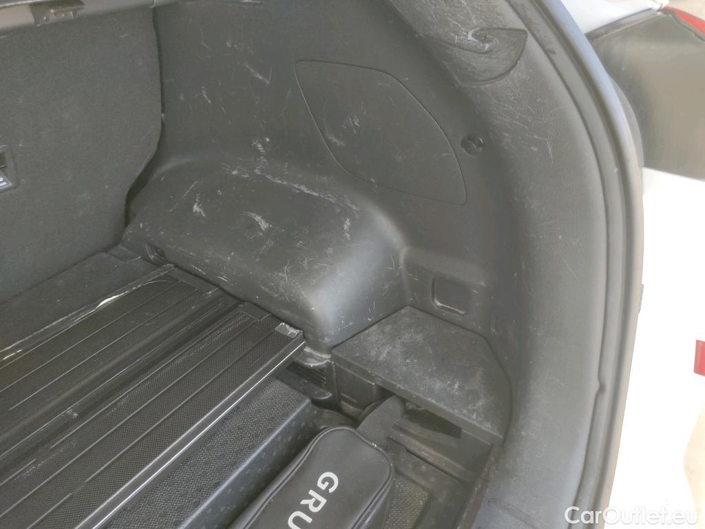  Hyundai  Tucson HYUNDAI  / 2018 / 5P / todoterreno 1.6 CRDI 85kW (116CV) 48V SLE 4X2(SP)(SL) #18
