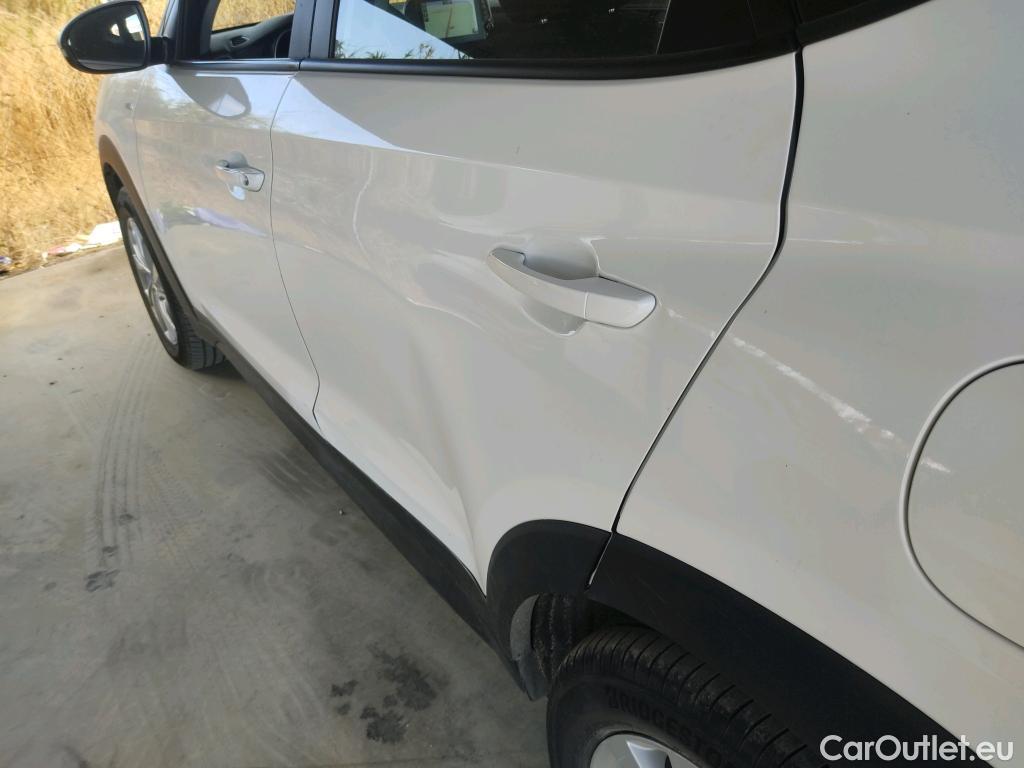  Hyundai  Tucson HYUNDAI  / 2018 / 5P / todoterreno 1.6 CRDI 85kW (116CV) 48V SLE 4X2(SP)(SL) #4