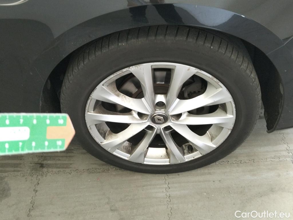  Renault  Megane RENAULT Mégane / 2015 / 5P / familiar Sp. Tourer Zen En. dCi 96kW (130CV) #17
