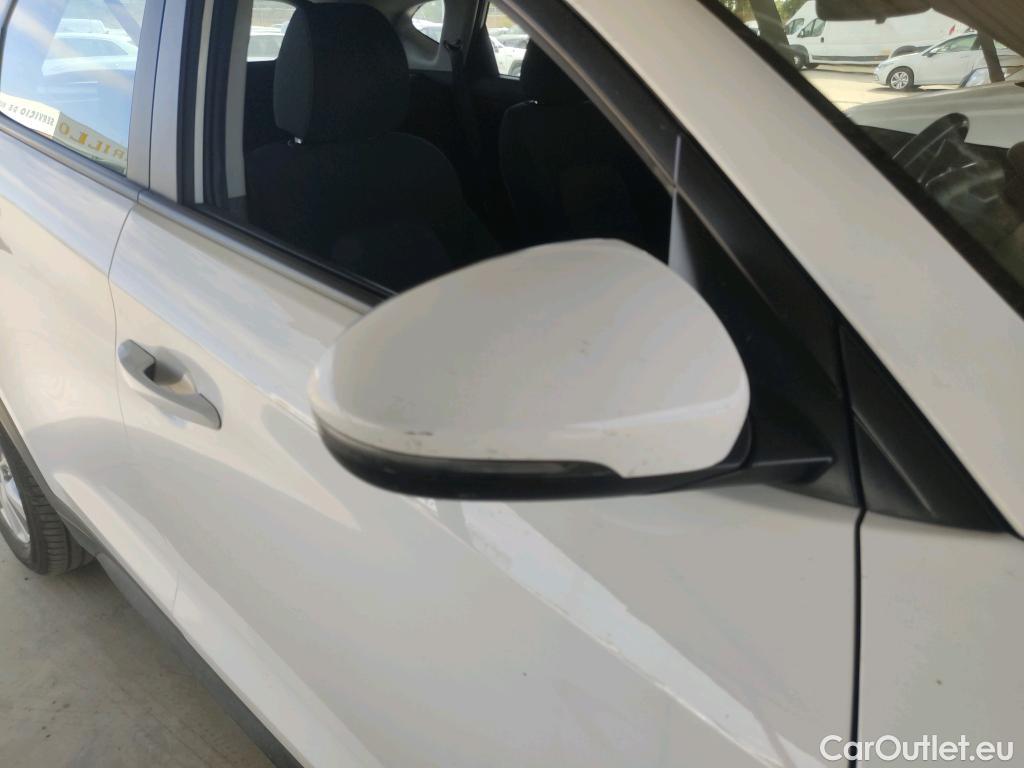  Hyundai  Tucson HYUNDAI  / 2018 / 5P / todoterreno 1.6 CRDI 85kW (116CV) 48V SLE 4X2(SP)(SL) #26