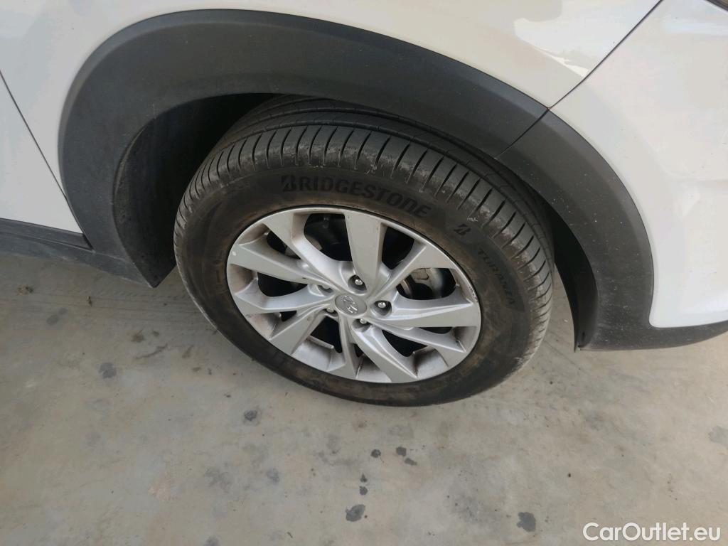  Hyundai  Tucson HYUNDAI  / 2018 / 5P / todoterreno 1.6 CRDI 85kW (116CV) 48V SLE 4X2(SP)(SL) #24
