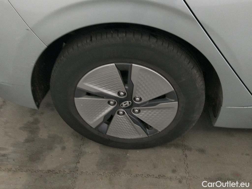  Hyundai   Ioniq HYUNDAI / 2019 / 5P / berlina con portón 1.6 GDI HEV Klass DCT #17