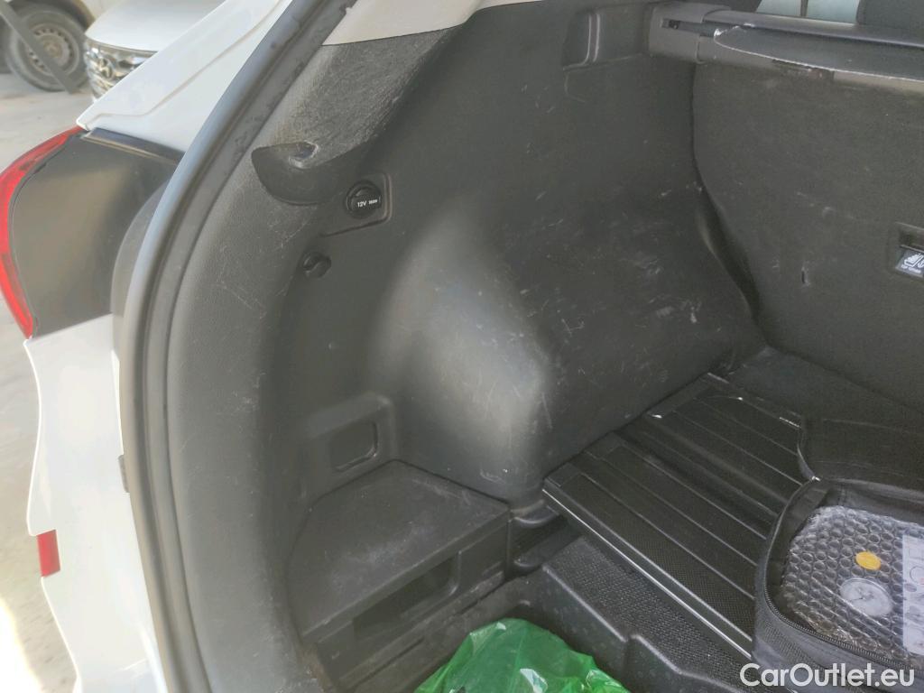  Hyundai  Tucson HYUNDAI  / 2018 / 5P / todoterreno 1.6 CRDI 85kW (116CV) 48V SLE 4X2(SP)(SL) #16