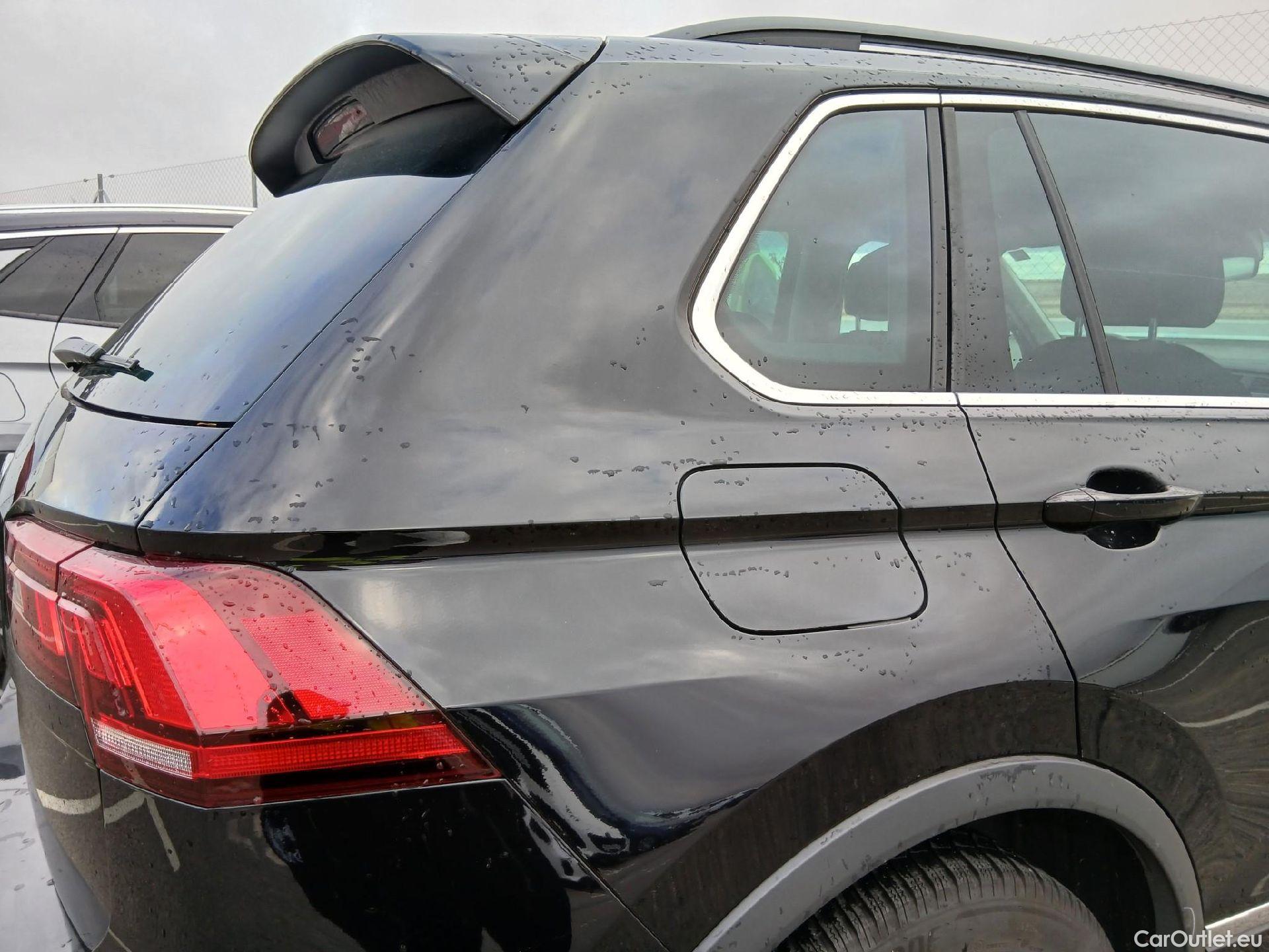  Volkswagen  Tiguan VOLKSWAGEN  / 2016 / 5P / todoterreno Advance 2.0 TDI 110kW (150CV) DSG #24