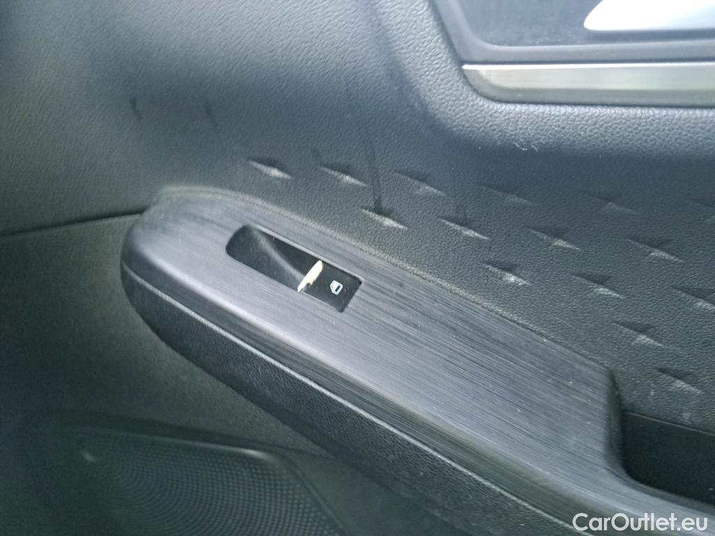  Ford  Kuga FORD  / 2019 / 5P / todoterreno Titanium 1.5 EcoBlue 88kW (120CV) #20