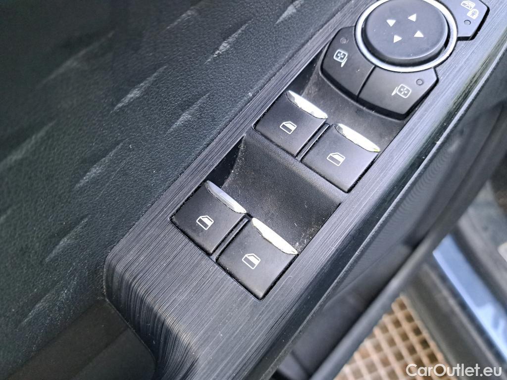  Ford  Kuga FORD  / 2019 / 5P / todoterreno Titanium 1.5 EcoBlue 88kW (120CV) #19