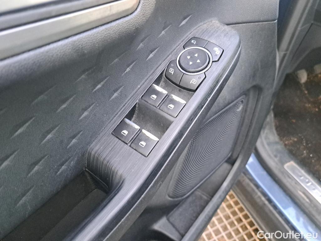  Ford  Kuga FORD  / 2019 / 5P / todoterreno Titanium 1.5 EcoBlue 88kW (120CV) #18