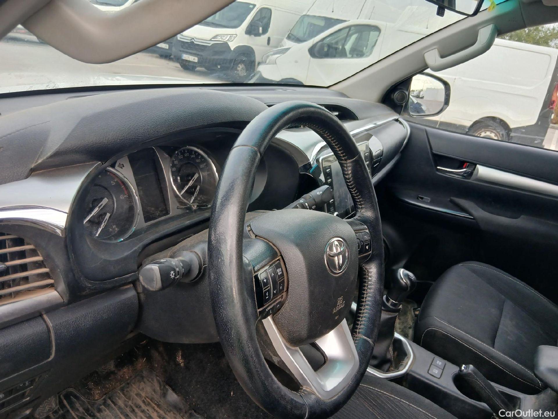  Toyota  Hilux TOYOTA  / 2020 / 4P / pickup 2.4 D-4D Cabina Doble GX Plus #3