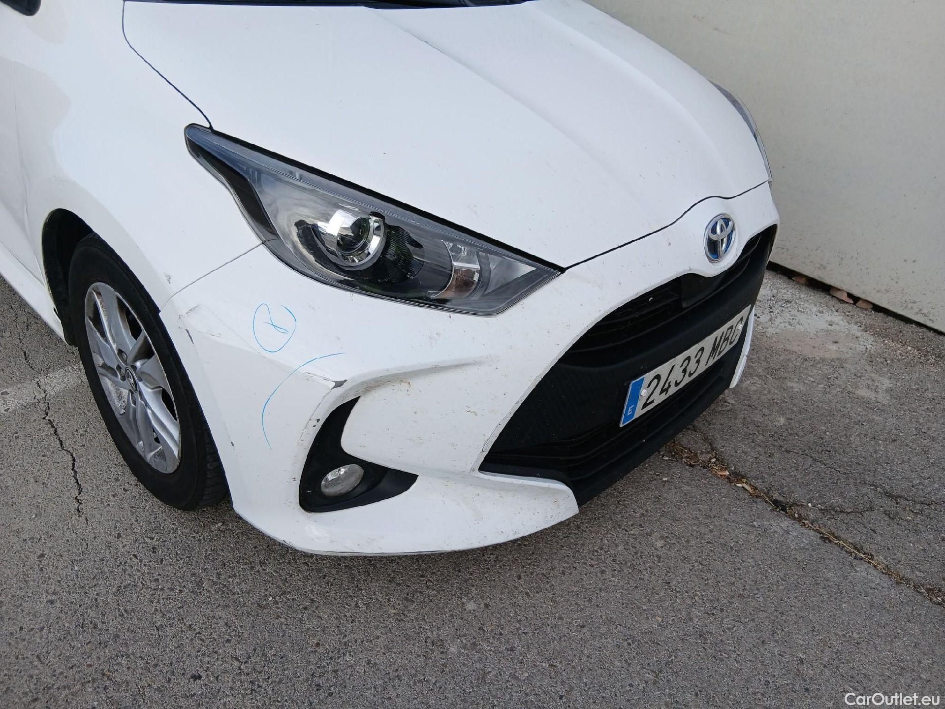  Toyota  Yaris TOYOTA  / 2020 / 5P / berlina con portón 1.5 120H Business Plus #6