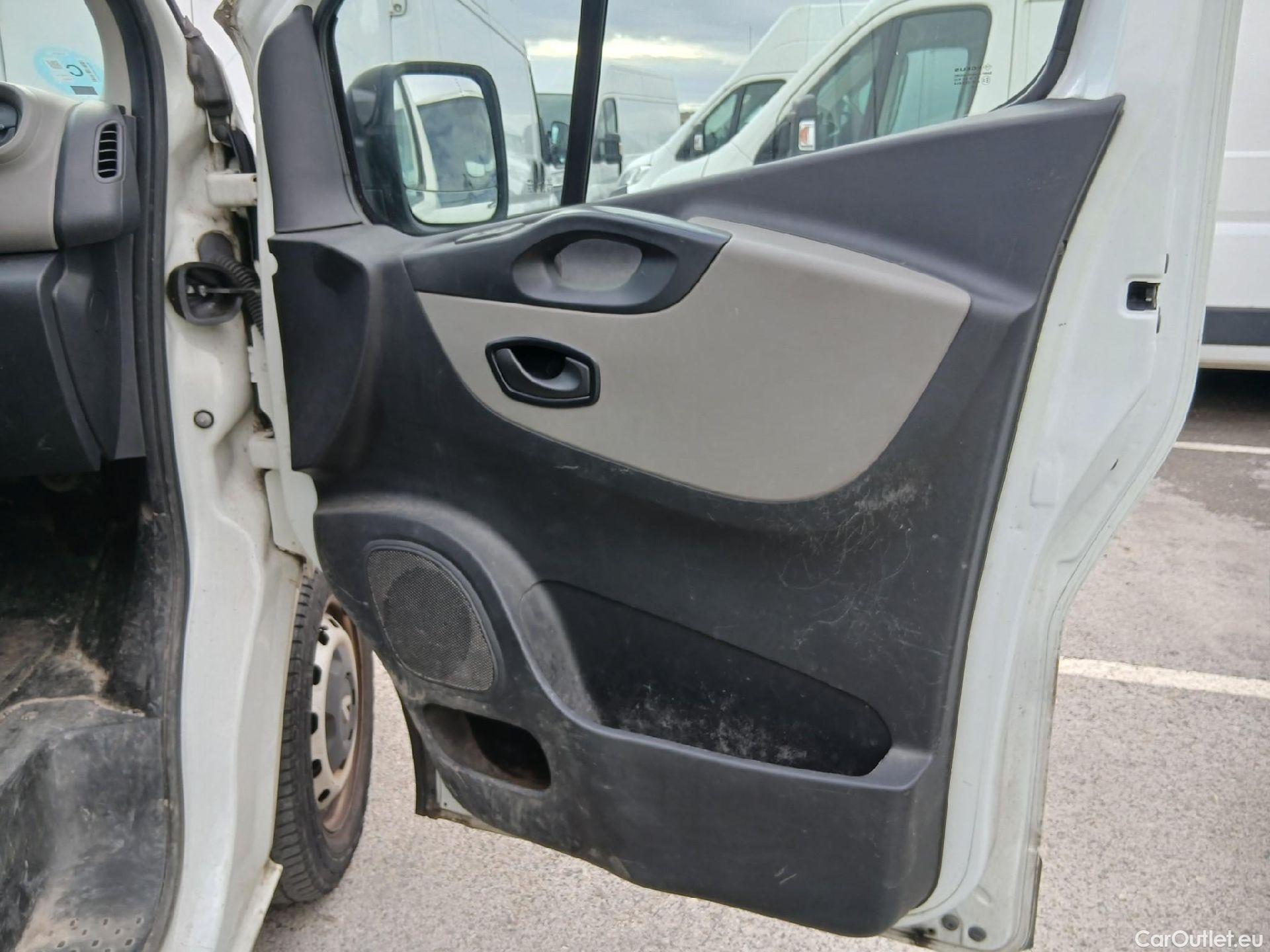  Renault  Trafic  III Furgón L1H1 2 7t 1.6 dCi 120CV MT6 E6 #67
