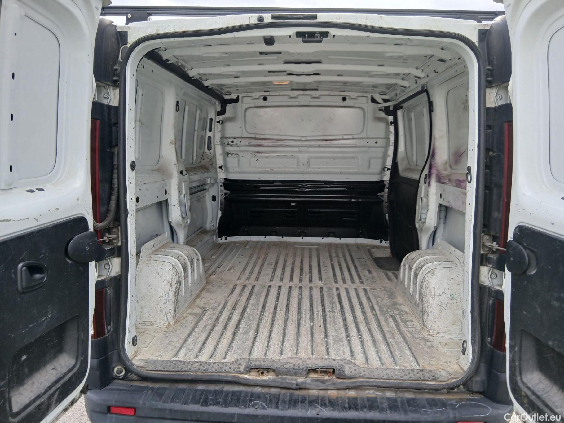  Renault  Trafic  III Furgón L1H1 2 7t 1.6 dCi 120CV MT6 E6 #36