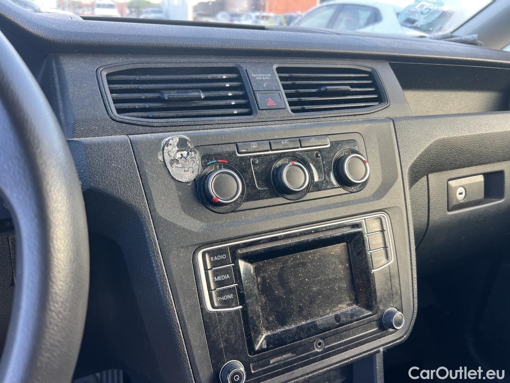  Volkswagen  Caddy VOLKSWAGEN  / 2015 / 4P / furgón derivado de turismo Profesional Furgón 2.0 TDI 55kW BMT #31