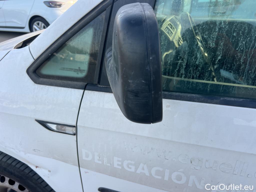  Volkswagen  Caddy VOLKSWAGEN  / 2015 / 4P / furgón derivado de turismo Profesional Furgón 2.0 TDI 55kW BMT #52