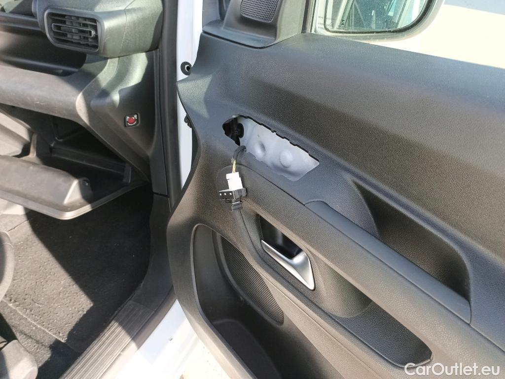  Opel  Combo OPEL  Life / 2018 / 5P / monovolumen 1.5 TD 96kW (130CV) S/S Selective XL #17