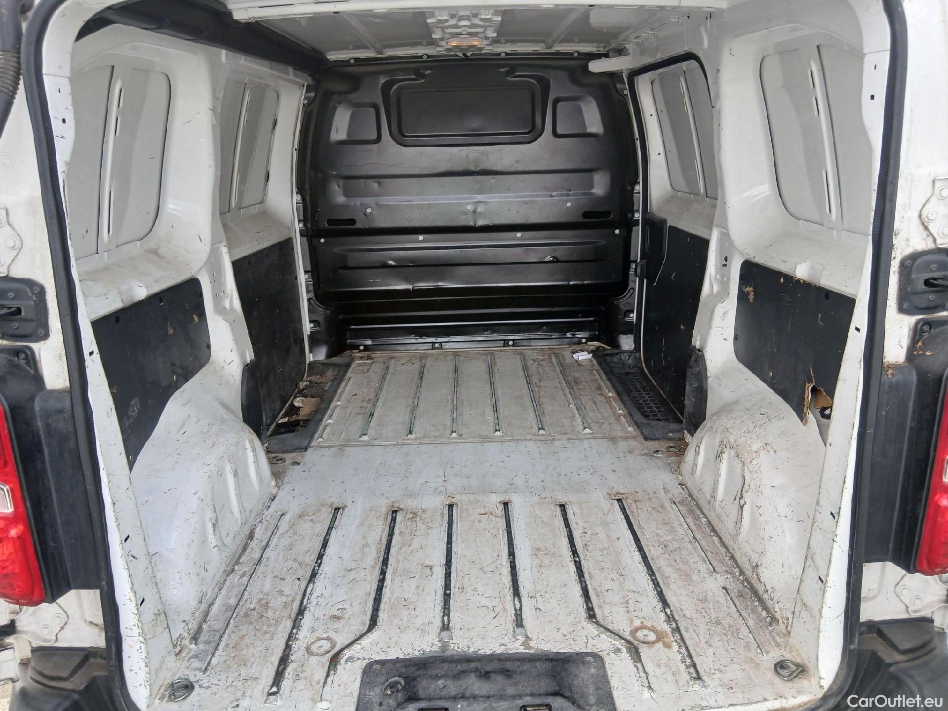  Opel  Vivaro OPEL  / 2019 / 4P / furgón 1.5 Diésel 74kW (100CV) M Std Express (CX) #32