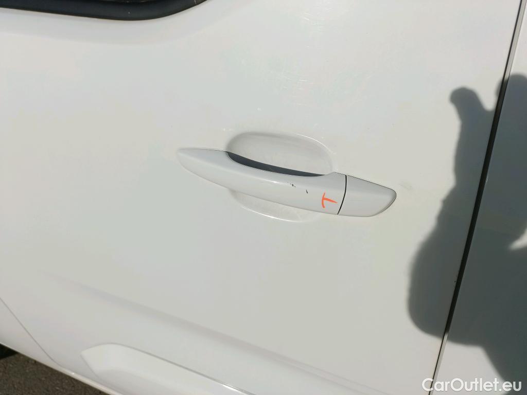  Opel  Combo OPEL  Life / 2018 / 5P / monovolumen 1.5 TD 96kW (130CV) S/S Selective XL #19